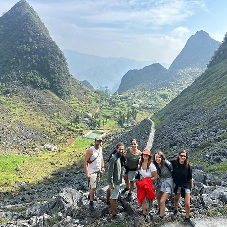 Bed and Breakfast Strawberry House , Tour & Motorbikes Rentel Ha Giang Exterior foto