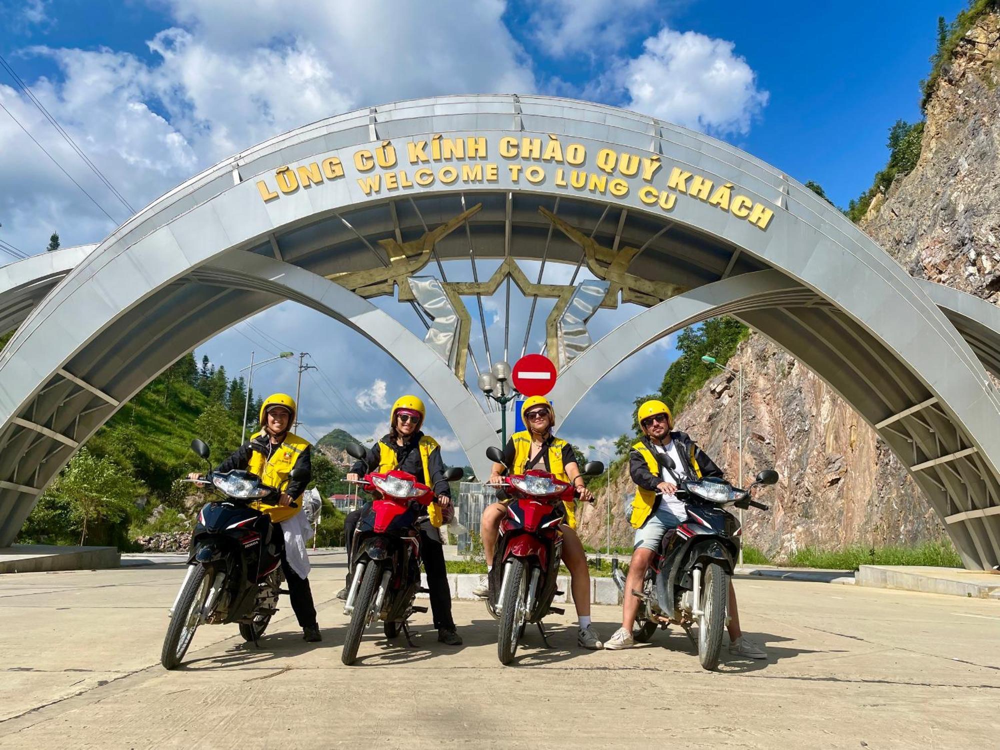 Bed and Breakfast Strawberry House , Tour & Motorbikes Rentel Ha Giang Exterior foto