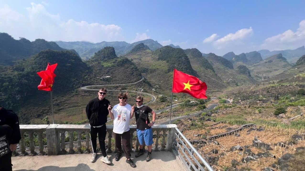 Bed and Breakfast Strawberry House , Tour & Motorbikes Rentel Ha Giang Exterior foto