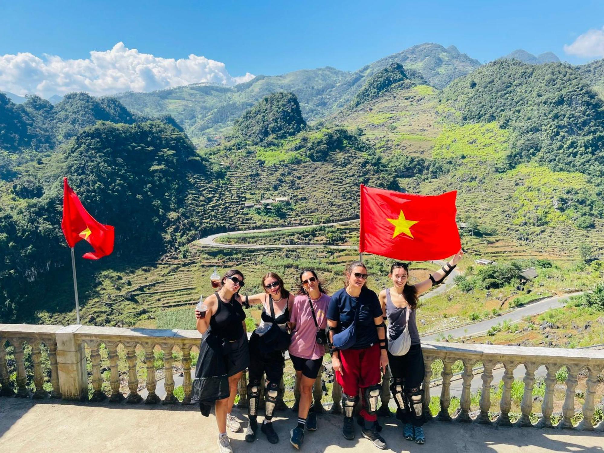 Bed and Breakfast Strawberry House , Tour & Motorbikes Rentel Ha Giang Exterior foto